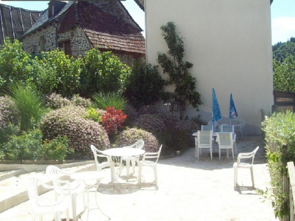 Logis Hotel Les Tilleuls Saint-Cirgues-de-Jordanne Экстерьер фото