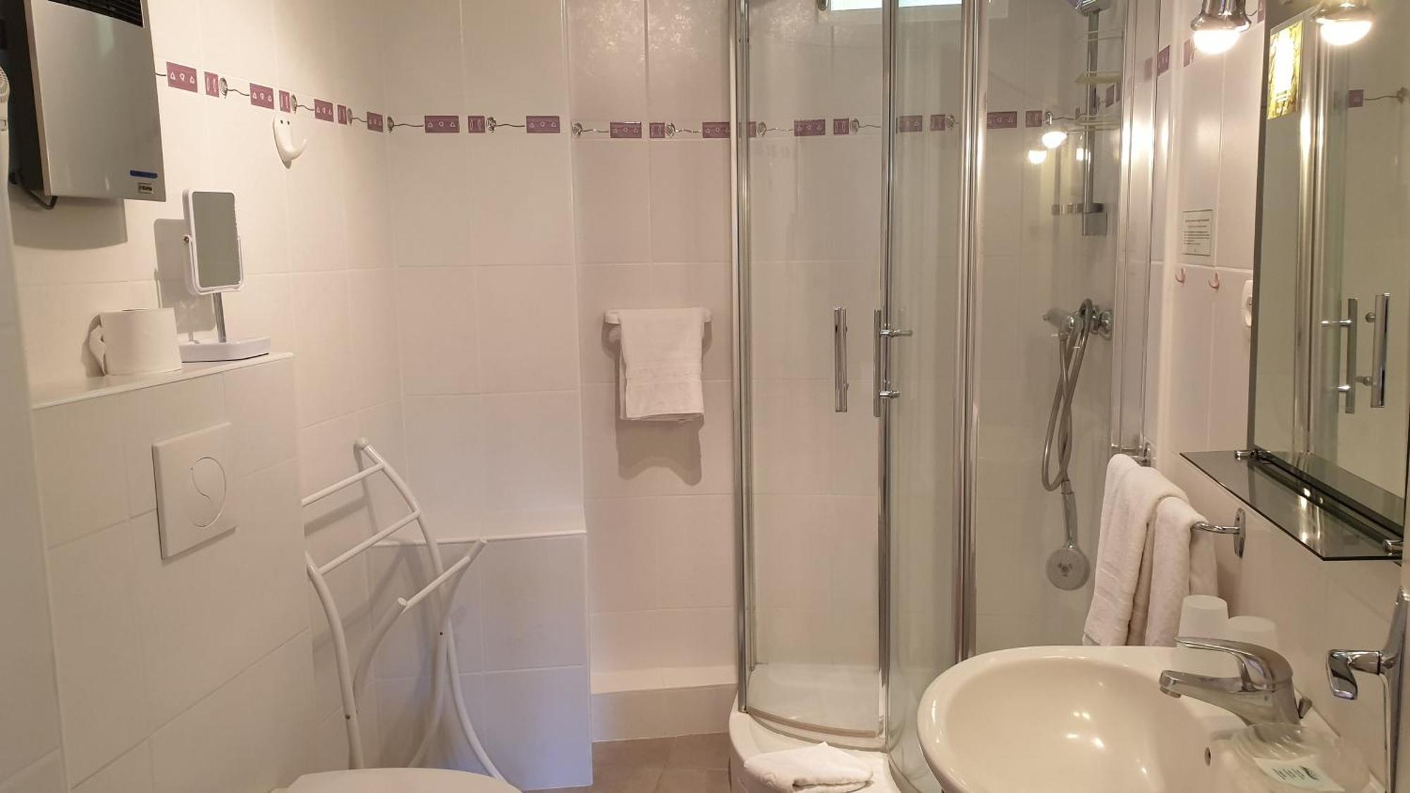 Logis Hotel Les Tilleuls Saint-Cirgues-de-Jordanne Экстерьер фото