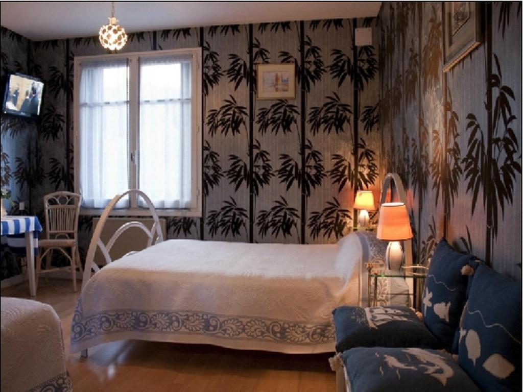 Logis Hotel Les Tilleuls Saint-Cirgues-de-Jordanne Номер фото