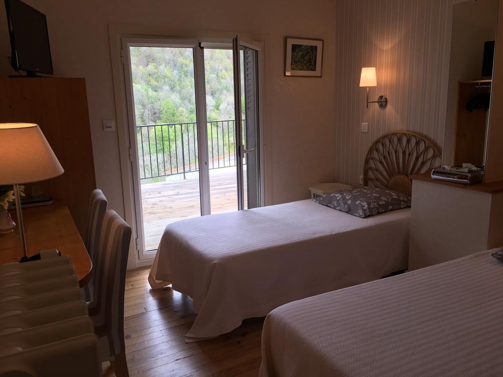 Logis Hotel Les Tilleuls Saint-Cirgues-de-Jordanne Экстерьер фото