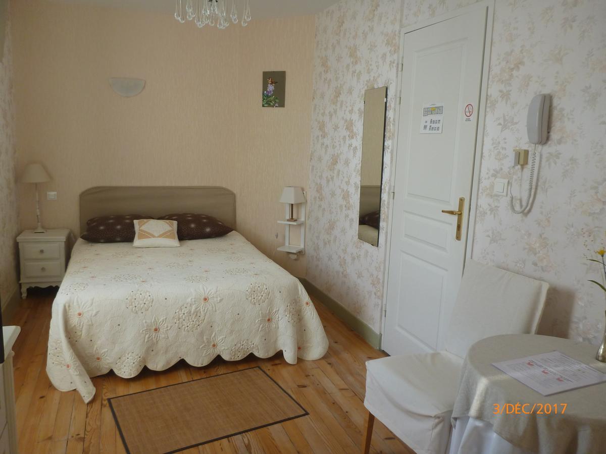 Logis Hotel Les Tilleuls Saint-Cirgues-de-Jordanne Экстерьер фото
